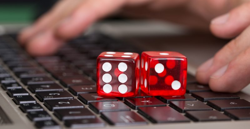 How online gambling websites differ from land-based casinos? Read to know