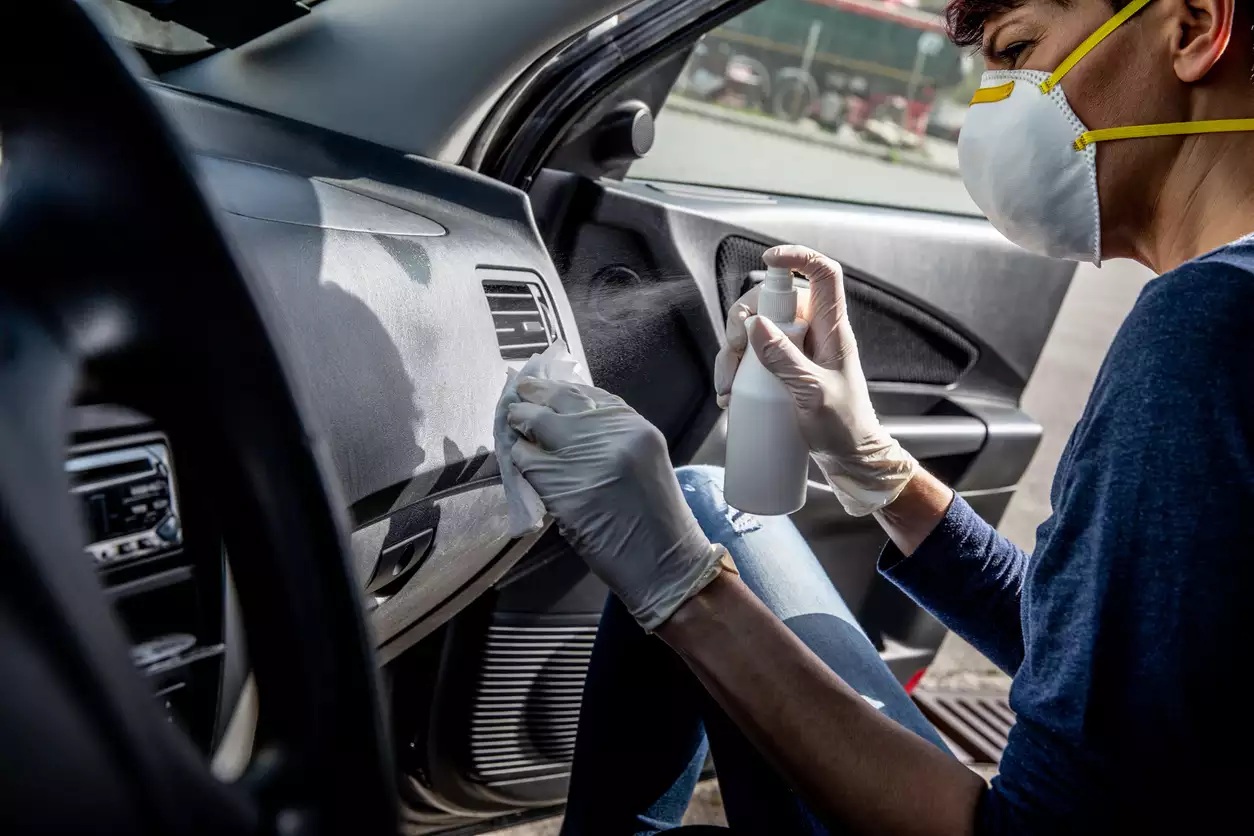 How a car sanitizing service works?